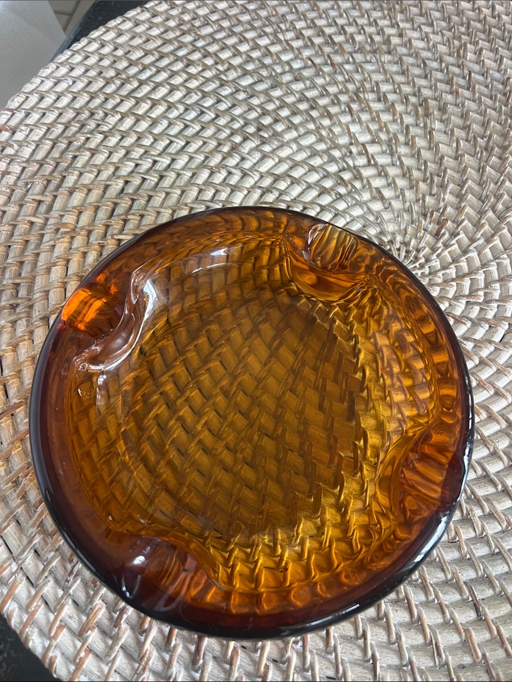 EUC vintage dark amber glass mid-century 6" round ashtray